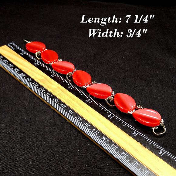 Lisner Red Lucite Leaves Bracelet, Silver Tone, 1950s Vintage Jewelry - Picture 10 of 10